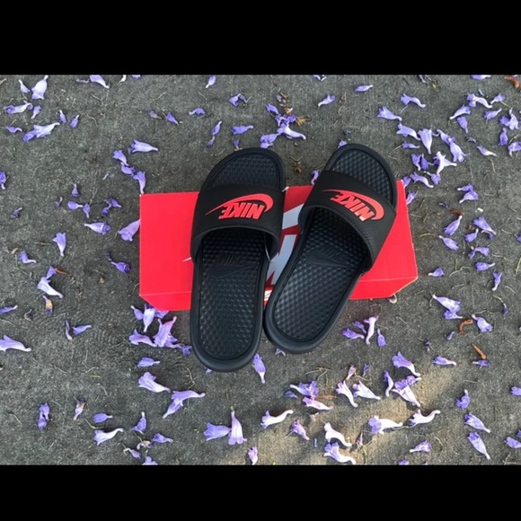 Nike Benassi “Just Do It” Black/Challenge Red - Picture 3 of 4